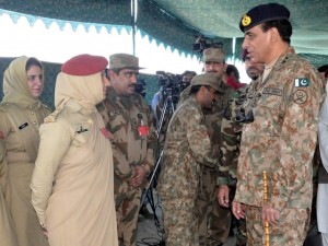 Chief of Army Staff talks to Pakistan Army Medical Corps officials during his visit in Awaran